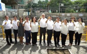 In attendance during The Suites at Gorordo’s first pouring ceremony in 2019 were (from left): Daniel Wee (Ascott Philippines country GM/VP Strategic Projects Ascott Int’l Mgmt.); Arch. Jesi Alec Siaoling (JSLA); Christine Tan (homeowner, BSP Cebu deputy director); Engr. Butch Torres (Asec); Arch. Isabel Asuncion Berenguer (ABI); Arch. Juan Serina Jr. (H1 Architecture); Arch. Raymund Hernandez (H1 Architecture); Francisco and Lina Ong (founders, Worldwide Steel Group); Ann Leslie Ngo (Group CEO, Worldwide Steel Group); and Sharon Ong (Worldwide Central Business president).